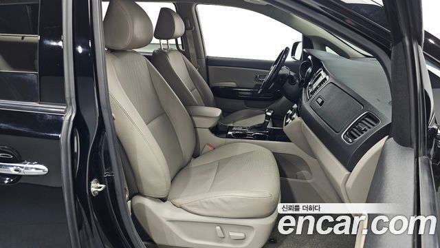 Kia Canival 2019 — photo 16