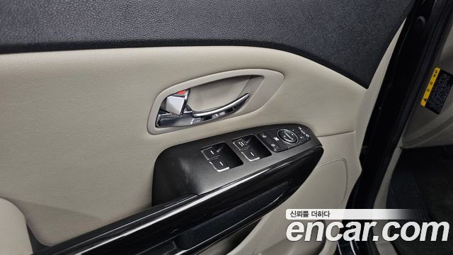 Kia Canival 2019 — photo 35