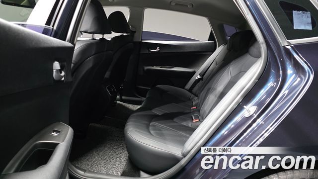 Kia K5 2018 — photo 17