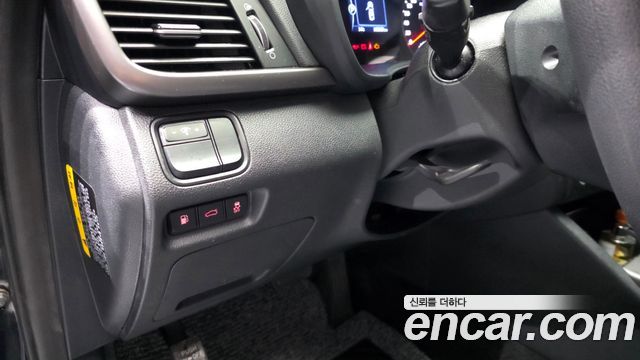 Kia K5 2018 — photo 24