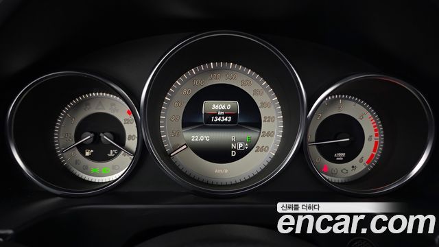 Mercedes-Benz E-Class 2014 — photo 11