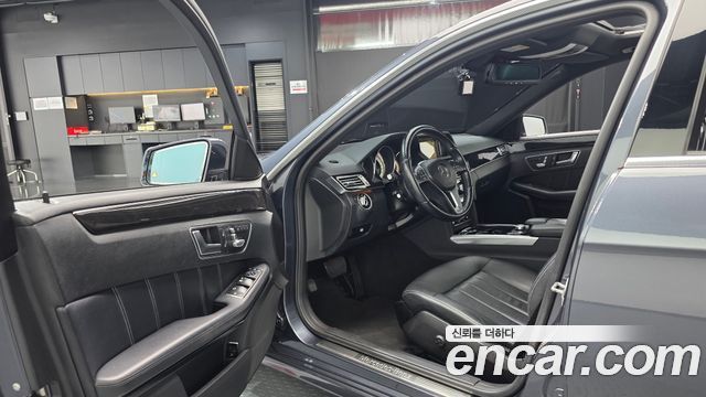 Mercedes-Benz E-Class 2014 — photo 13