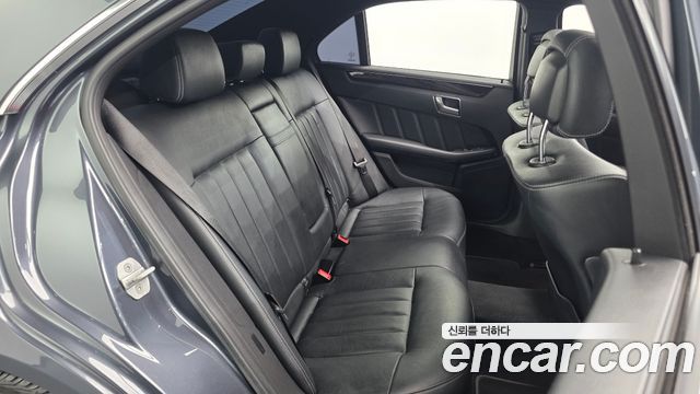Mercedes-Benz E-Class 2014 — photo 17