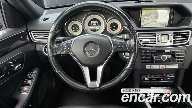 Mercedes-Benz E-Class 2014 — photo 19