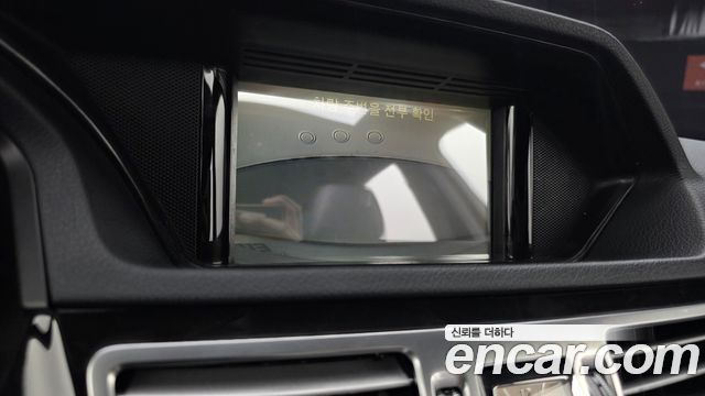 Mercedes-Benz E-Class 2014 — photo 23