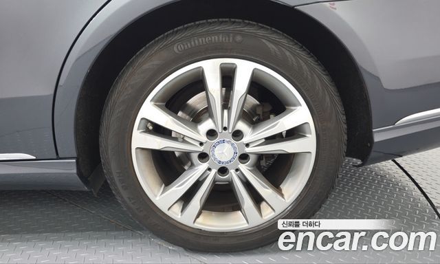 Mercedes-Benz E-Class 2014 — photo 7