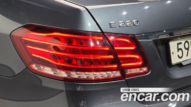 Mercedes-Benz E-Class 2014 — photo 9