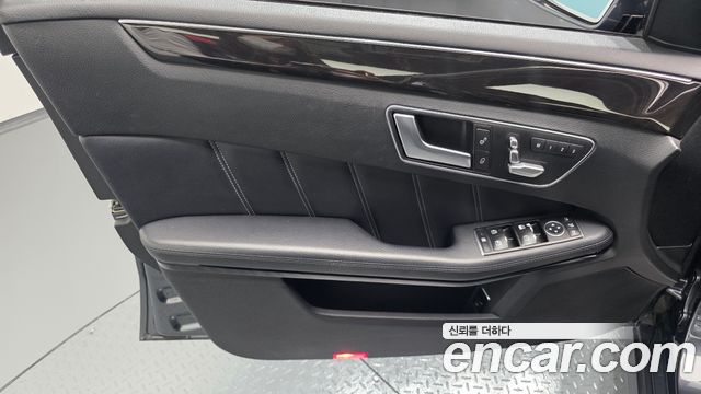 Mercedes-Benz E-Class 2014 — photo 14