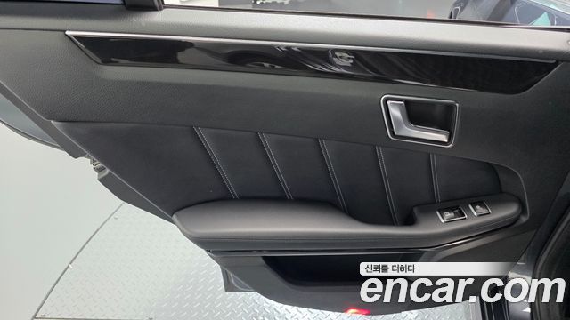 Mercedes-Benz E-Class 2014 — photo 15