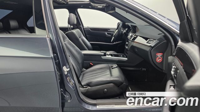 Mercedes-Benz E-Class 2014 — photo 16
