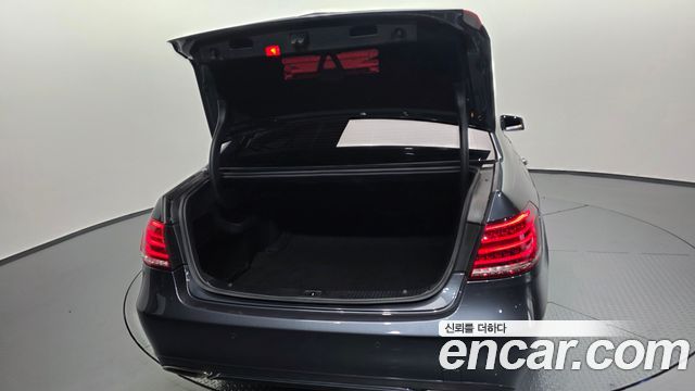 Mercedes-Benz E-Class 2014 — photo 34
