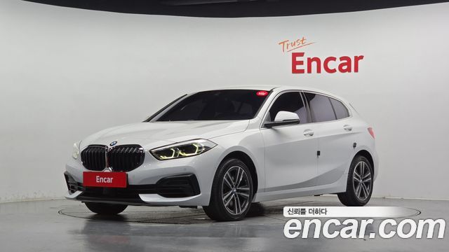 BMW 1-Series 2022 — photo 1