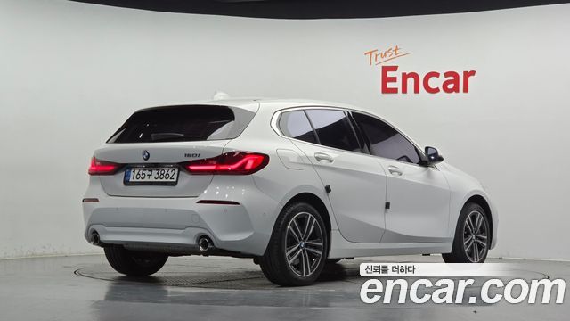 BMW 1-Series 2022 — photo 2
