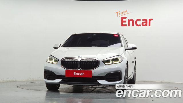BMW 1-Series 2022 — photo 3