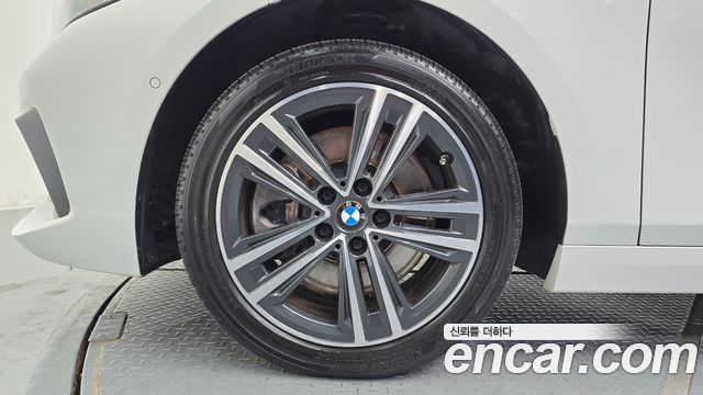 BMW 1-Series 2022 — photo 5