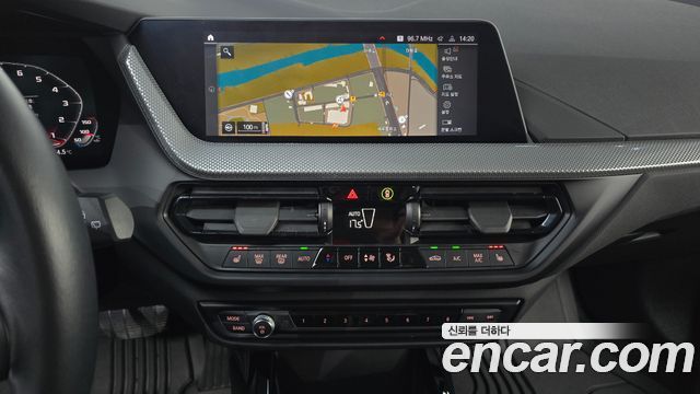 BMW 1-Series 2022 — photo 19