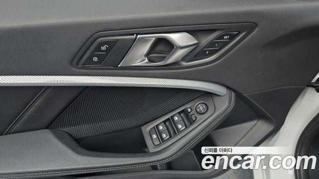 BMW 1-Series 2022 — photo 23