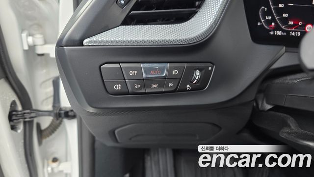 BMW 1-Series 2022 — photo 25