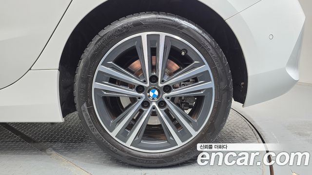 BMW 1-Series 2022 — photo 7