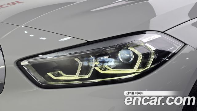 BMW 1-Series 2022 — photo 8