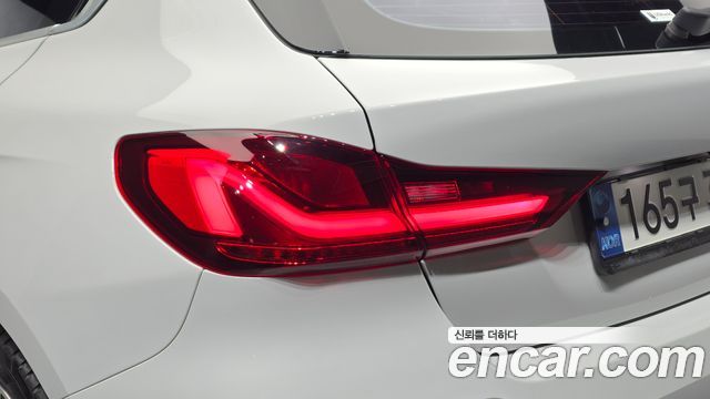 BMW 1-Series 2022 — photo 9