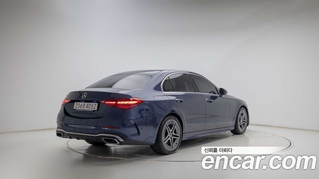 Mercedes-Benz C-Class 2025 — photo 2