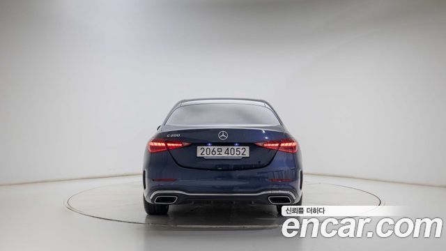 Mercedes-Benz C-Class 2025 — photo 4