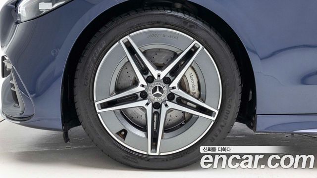Mercedes-Benz C-Class 2025 — photo 5