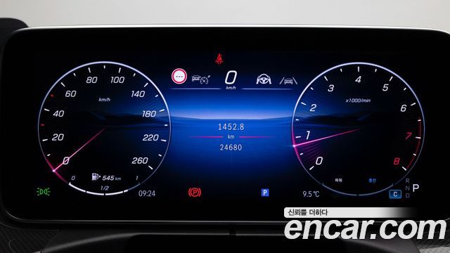 Mercedes-Benz C-Class 2025 — photo 8