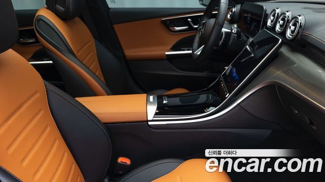 Mercedes-Benz C-Class 2025 — photo 9