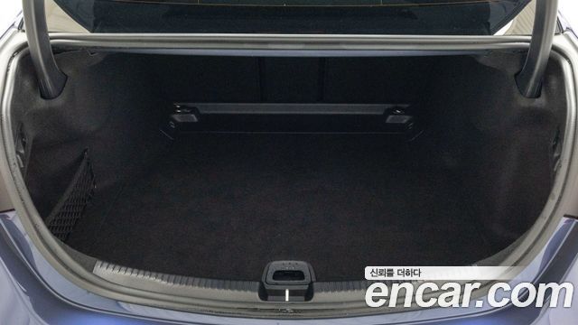 Mercedes-Benz C-Class 2025 — photo 11