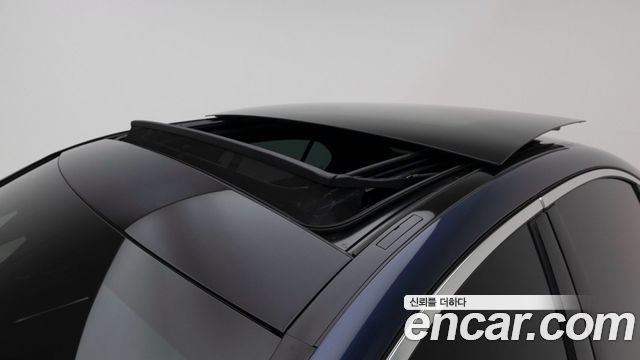 Mercedes-Benz C-Class 2025 — photo 12