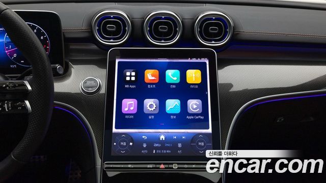 Mercedes-Benz C-Class 2025 — photo 16
