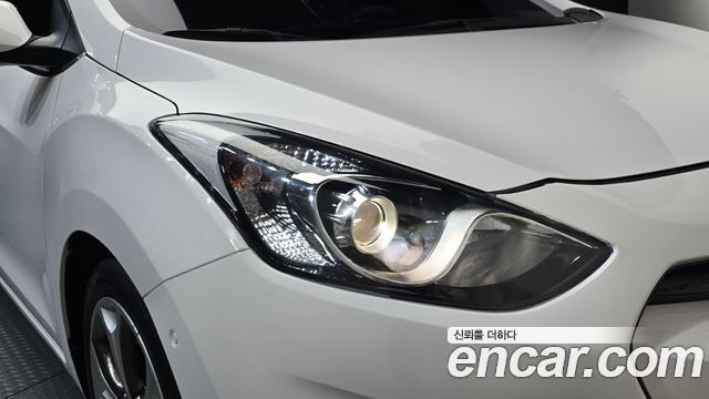 Hyundai i30 2012 — photo 8
