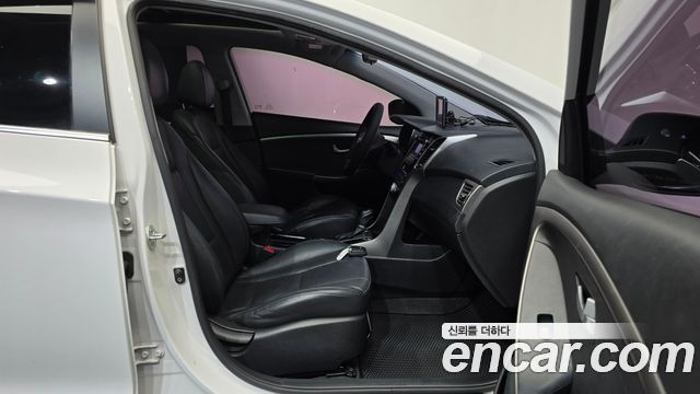Hyundai i30 2012 — photo 16