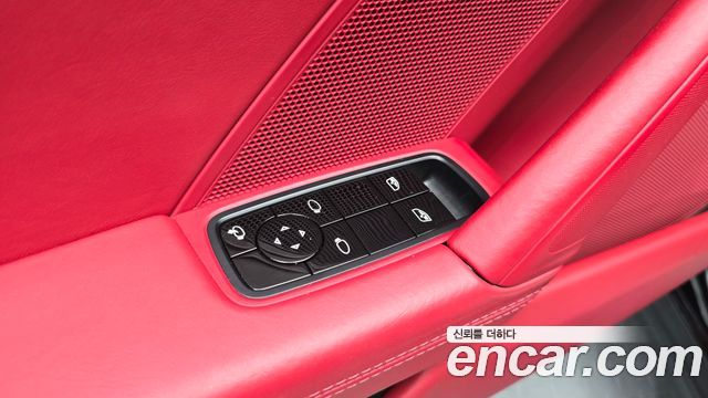 Porsche 911 2020 — photo 30