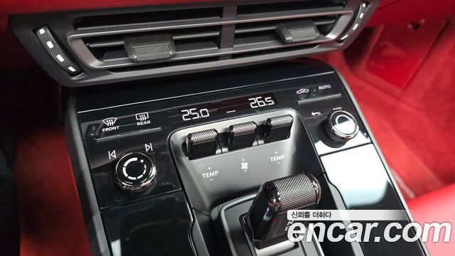 Porsche 911 2020 — photo 33
