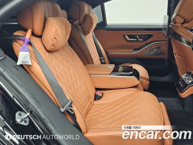 Mercedes-Benz S-Class 2023 — photo 12