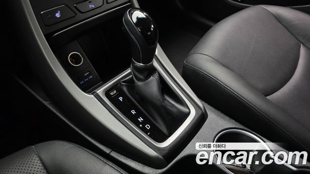 Hyundai AVANTE 2015 — photo 12