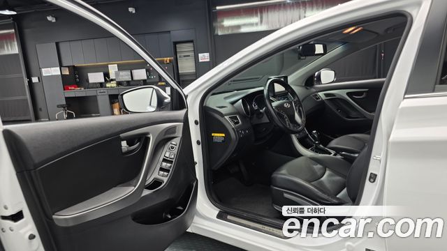 Hyundai AVANTE 2015 — photo 13