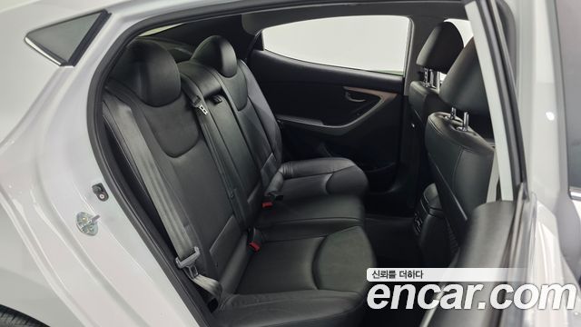 Hyundai AVANTE 2015 — photo 17