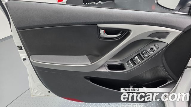 Hyundai AVANTE 2015 — photo 14