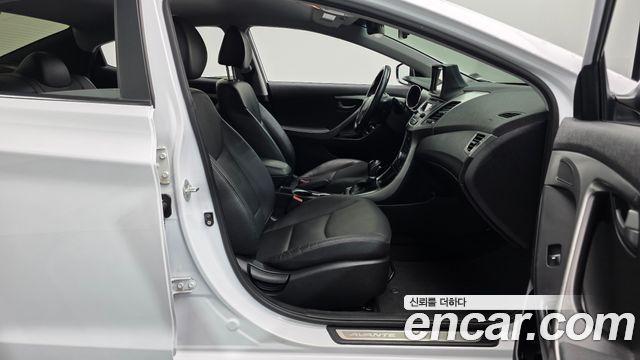 Hyundai AVANTE 2015 — photo 16