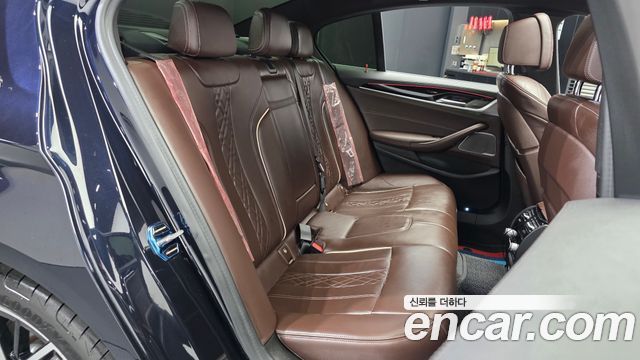 BMW 5-Series 2021 — photo 18