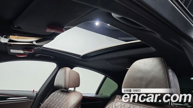 BMW 5-Series 2021 — photo 25