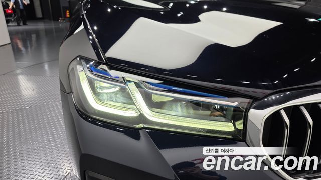BMW 5-Series 2021 — photo 8