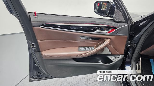 BMW 5-Series 2021 — photo 14