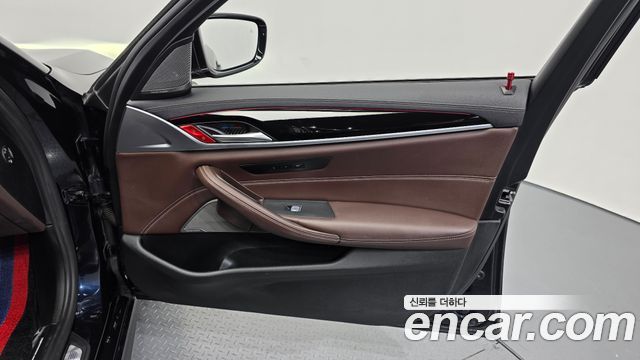 BMW 5-Series 2021 — photo 15
