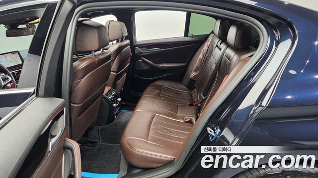 BMW 5-Series 2021 — photo 16