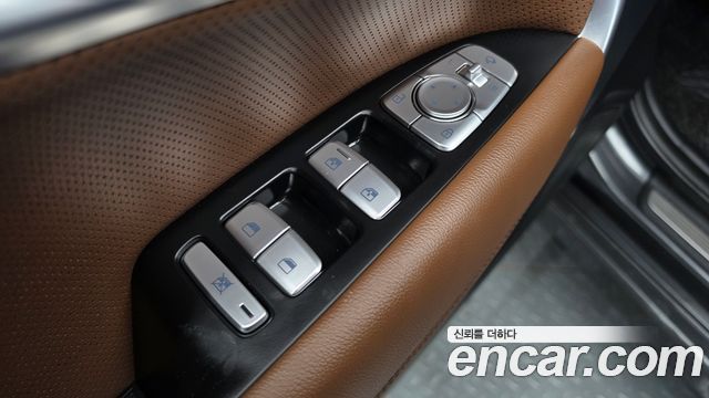 Genesis G70 2019 — photo 28
